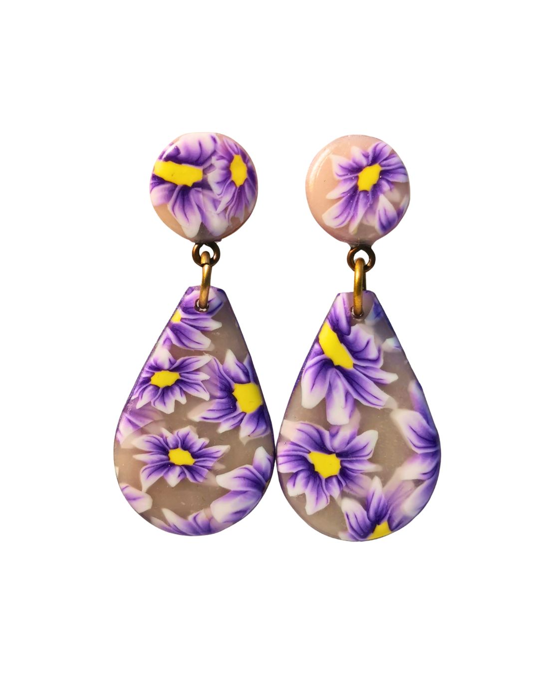Earrings with purple daisies