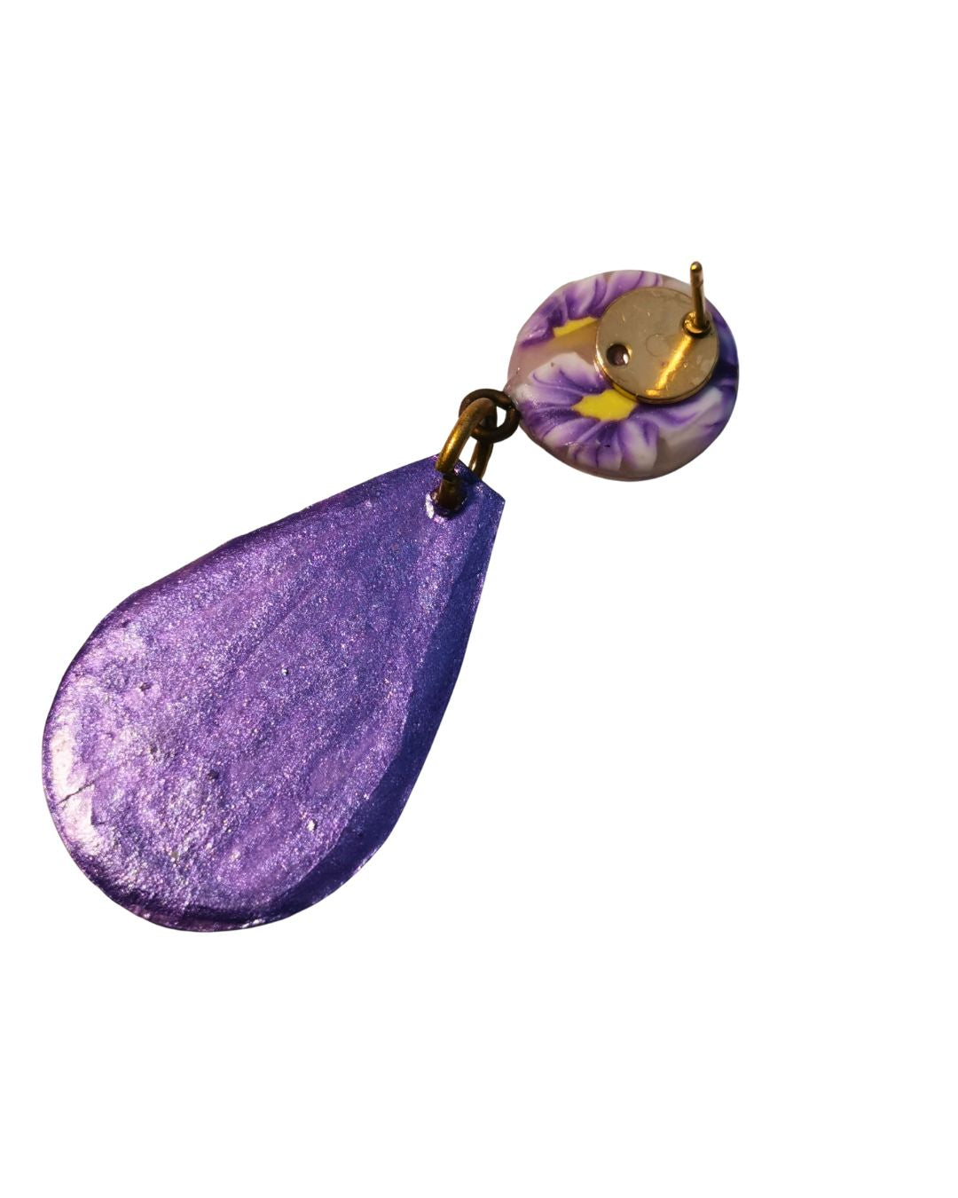 Earrings with purple daisies