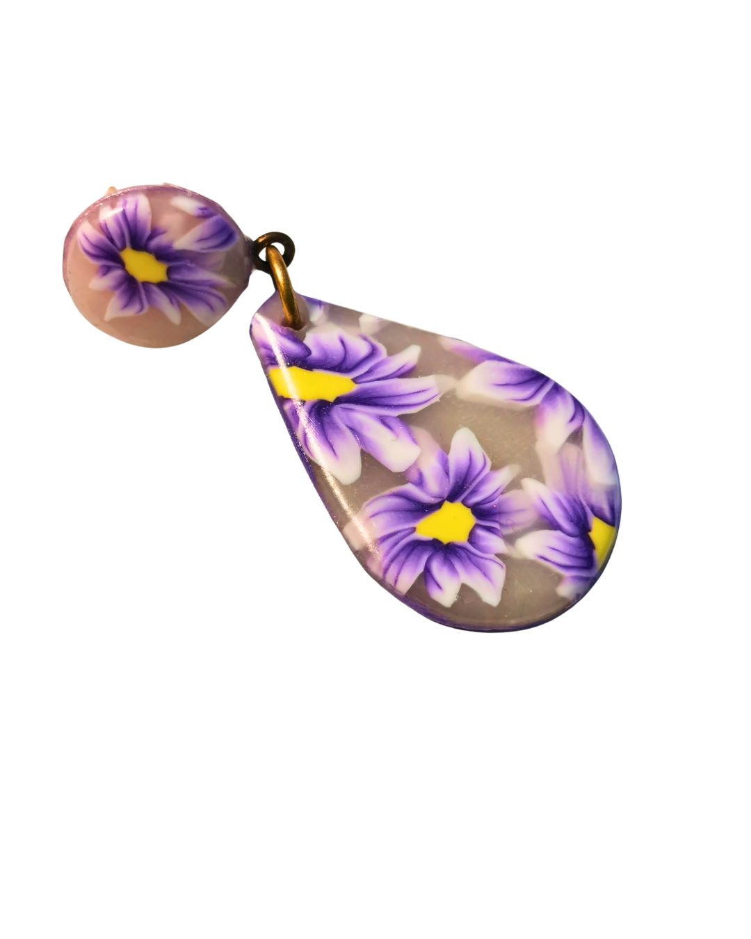 Earrings with purple daisies