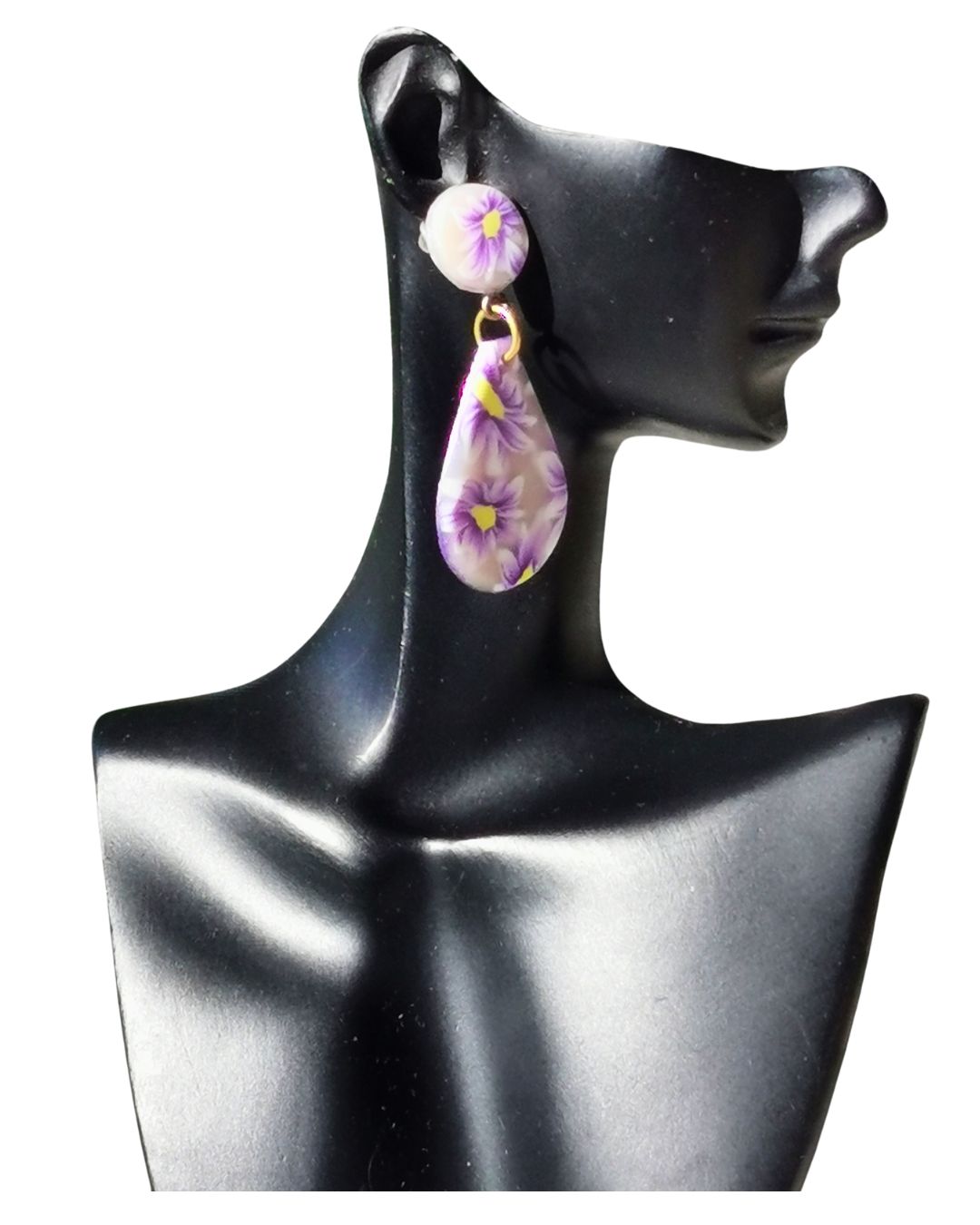 Earrings with purple daisies