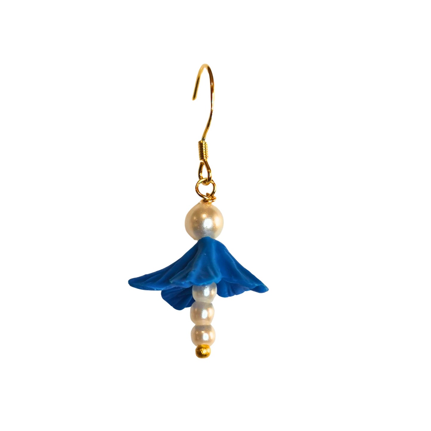 Flower shaped earrings with pearls