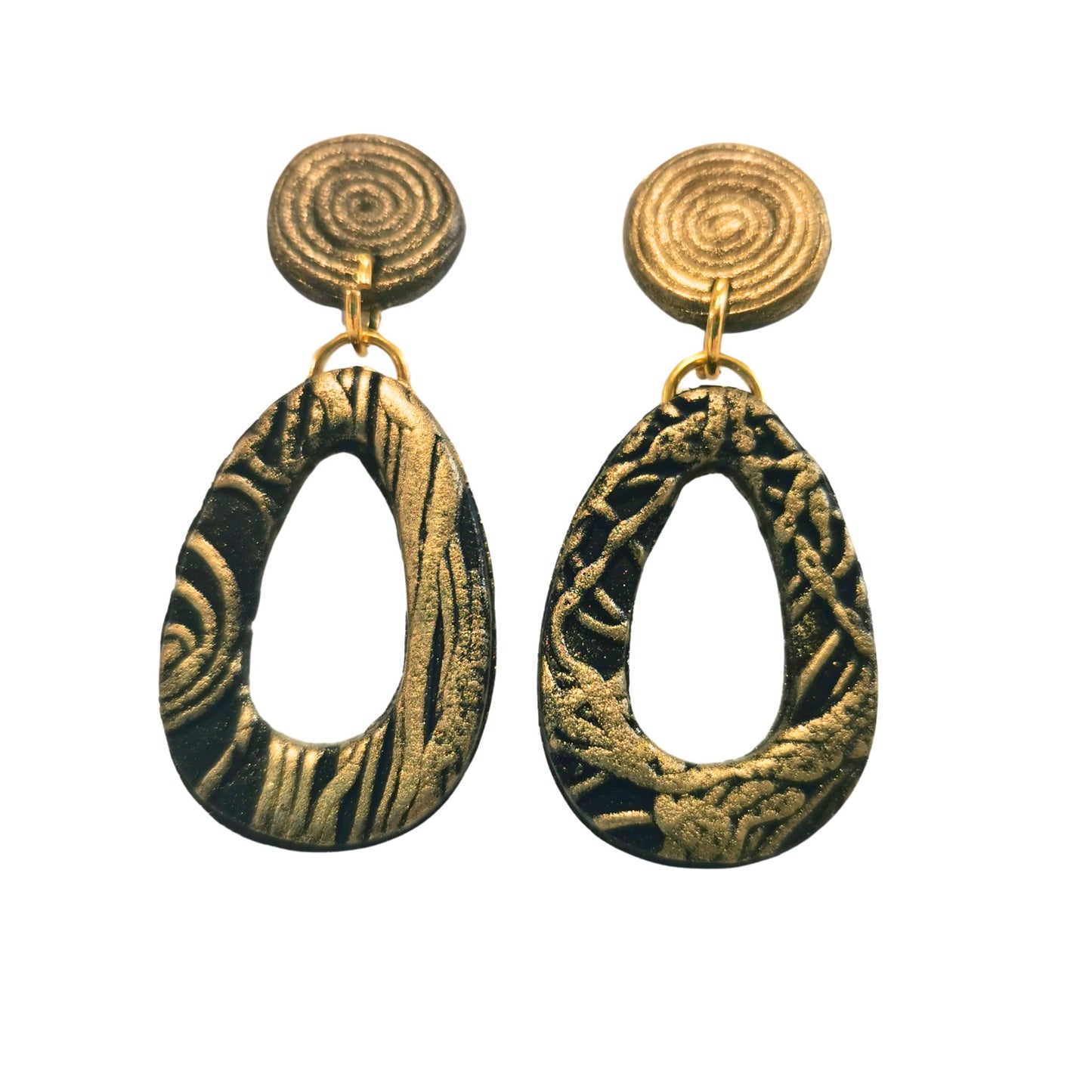 Teardrop shaped earrings black with gold accents