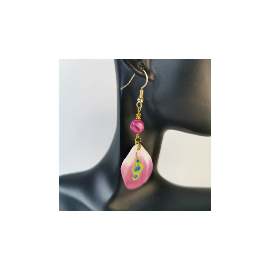 Dangling flower petal with dyed shells