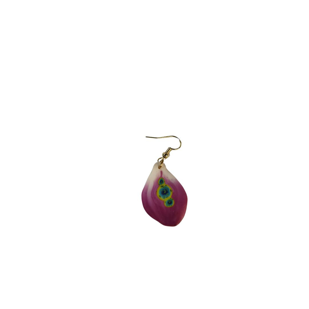 Dangling flower petal shaped earrings