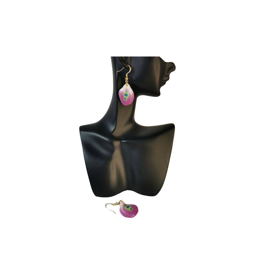 Dangling flower petal shaped earrings