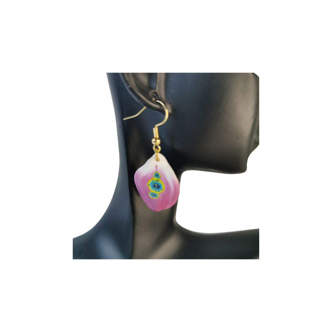 Dangling flower petal shaped earrings