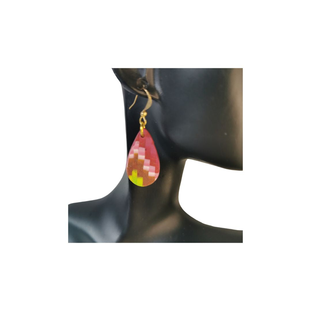 Teardrop dangling earrings