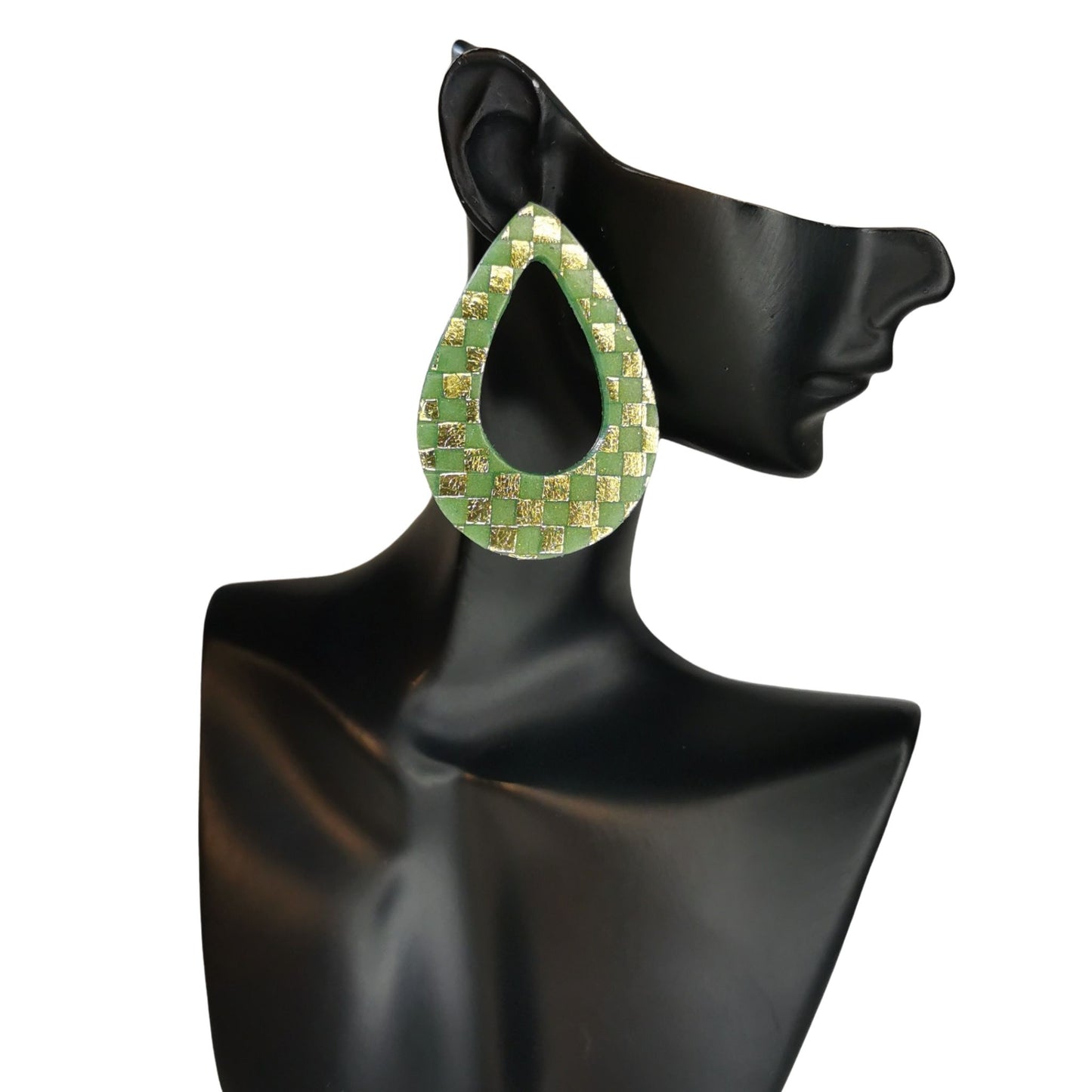 Unikt skakternet design i polymer clay – elegant iøjnefaldende