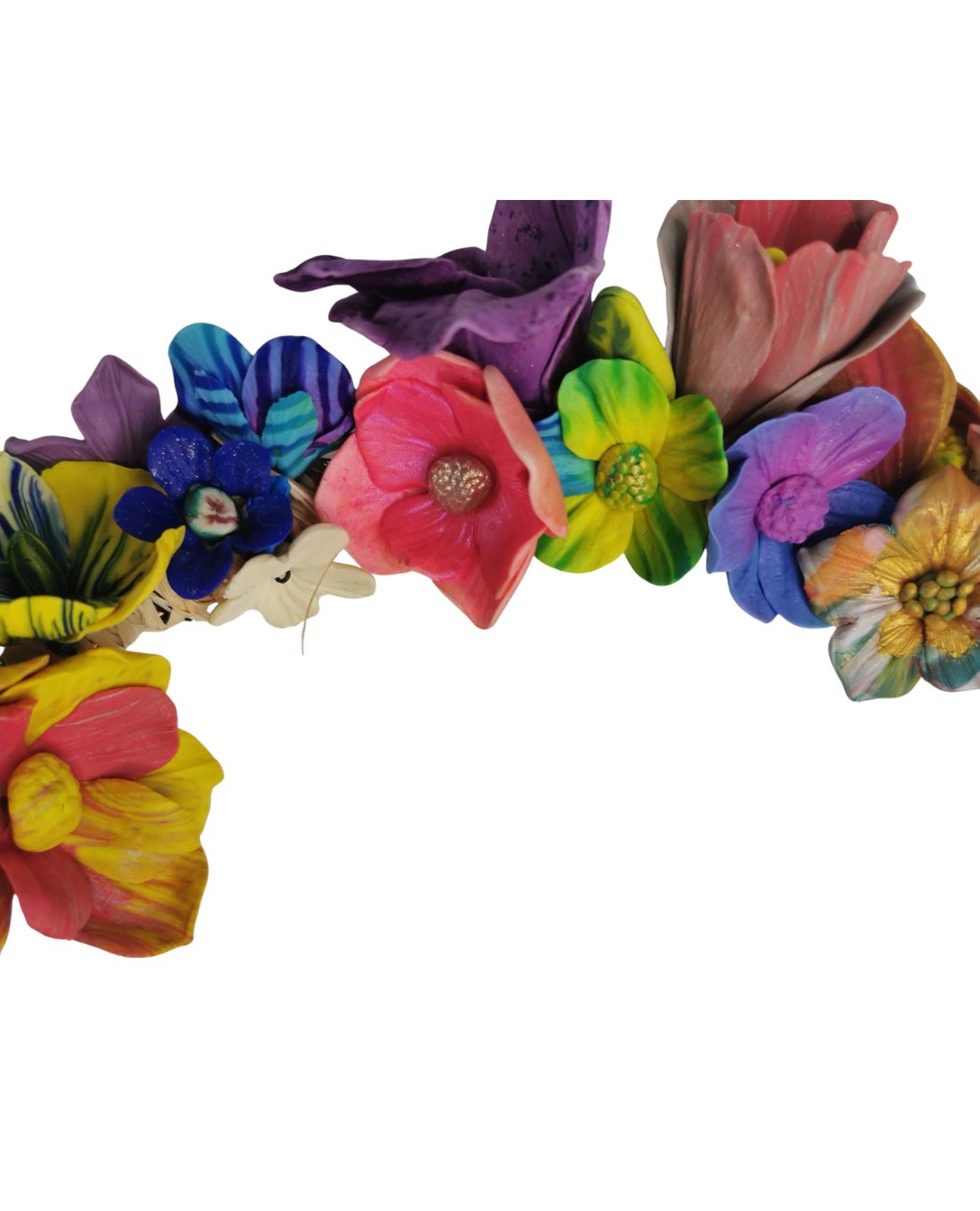 Håndformet blomsterkrans i polymerler – kunstnerisk og unik