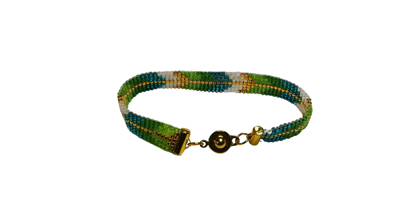 Elegant armbånd i grønne nuancer